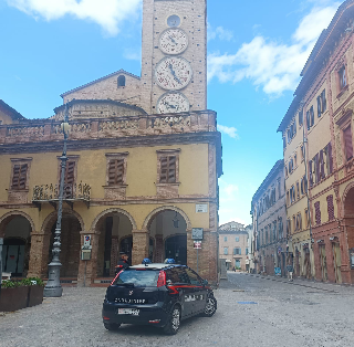 Tolentino - Auto in vendita online, versati oltre 4mila euro ma era una truffa: due denunciati